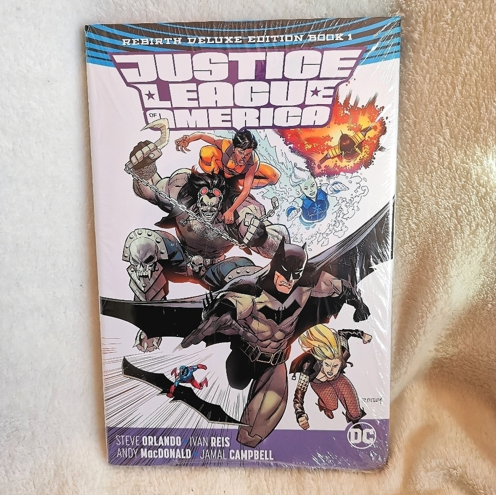 🌻2/$25🌻Justice League‎ America Rebrith Deluxe Edition Book 1.